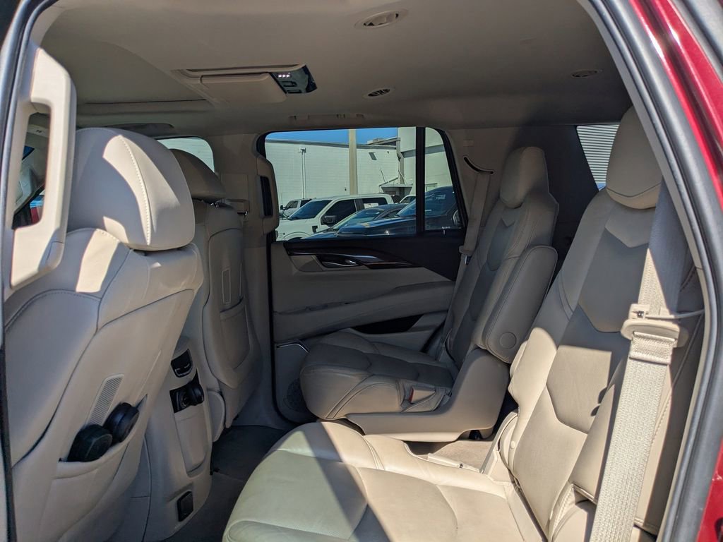 Used 2017 Cadillac Escalade Luxury image 12