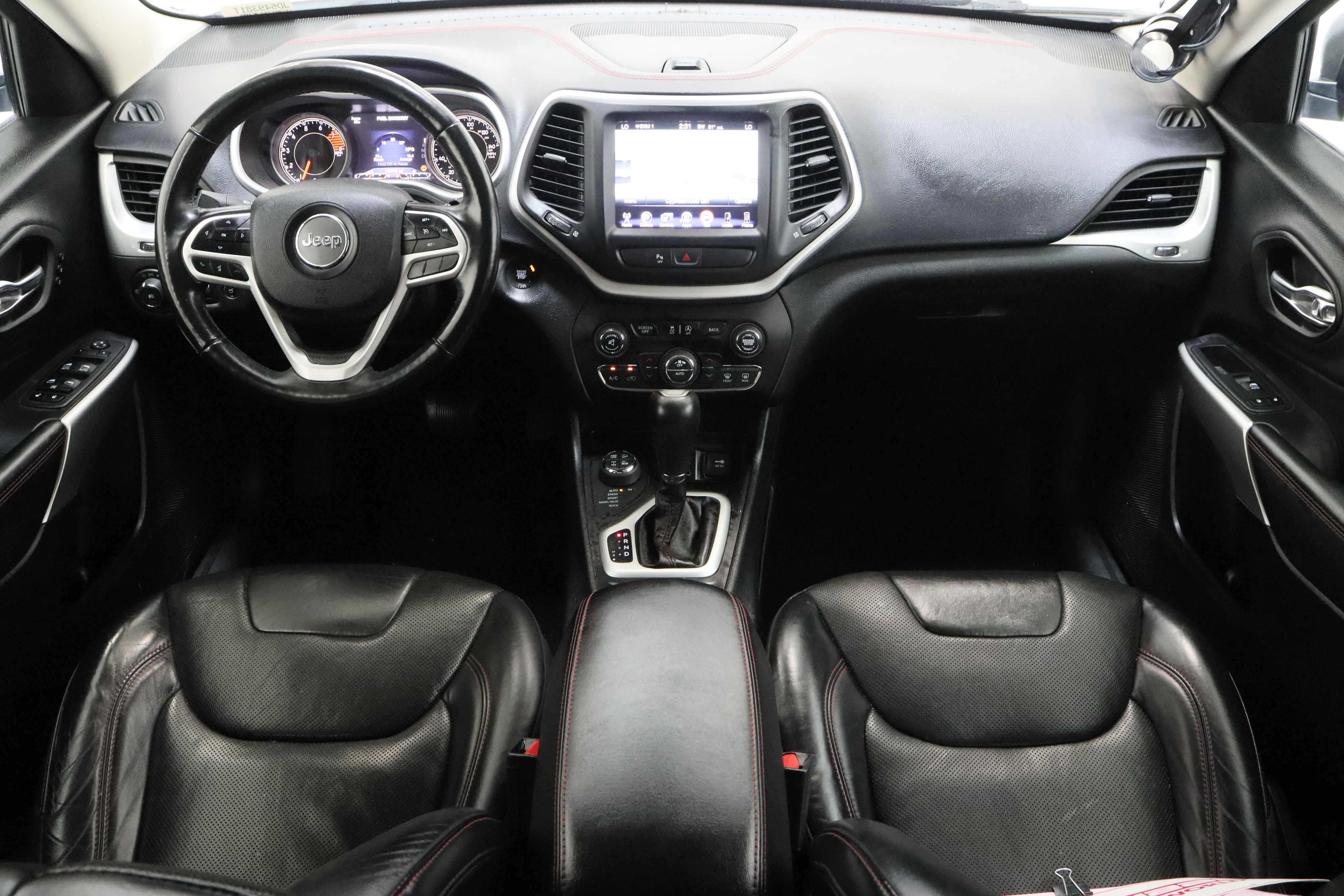 Used 2018 Jeep Cherokee Trailhawk w/ Quick Order Package 27L image 33