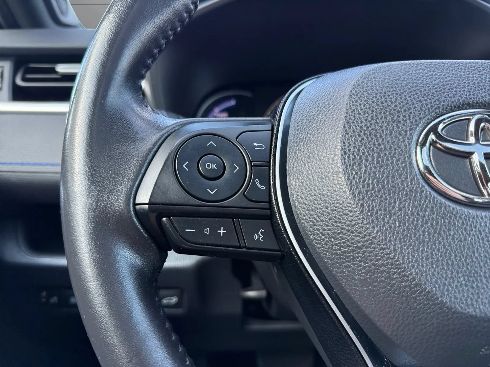 Used 2019 Toyota RAV4 XSE w/ Carpet Mat Package AWD/4WD image 28