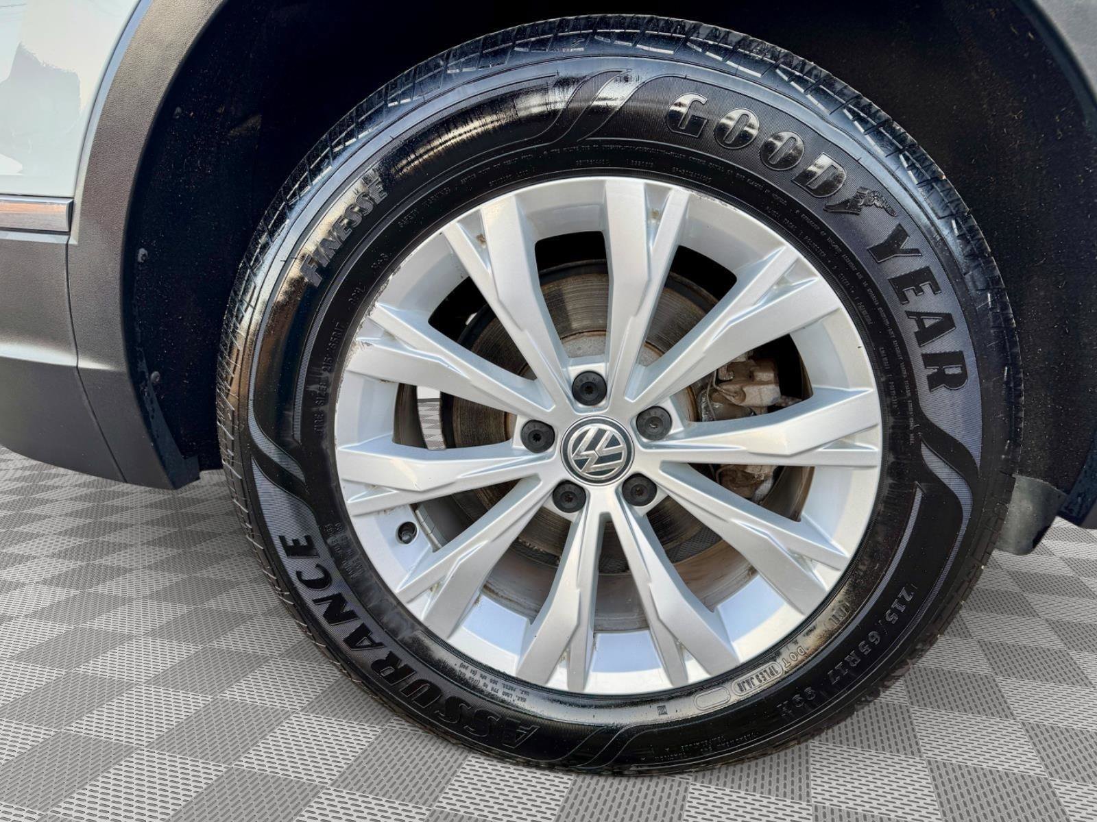 Used 2018 Volkswagen Tiguan SE image 34