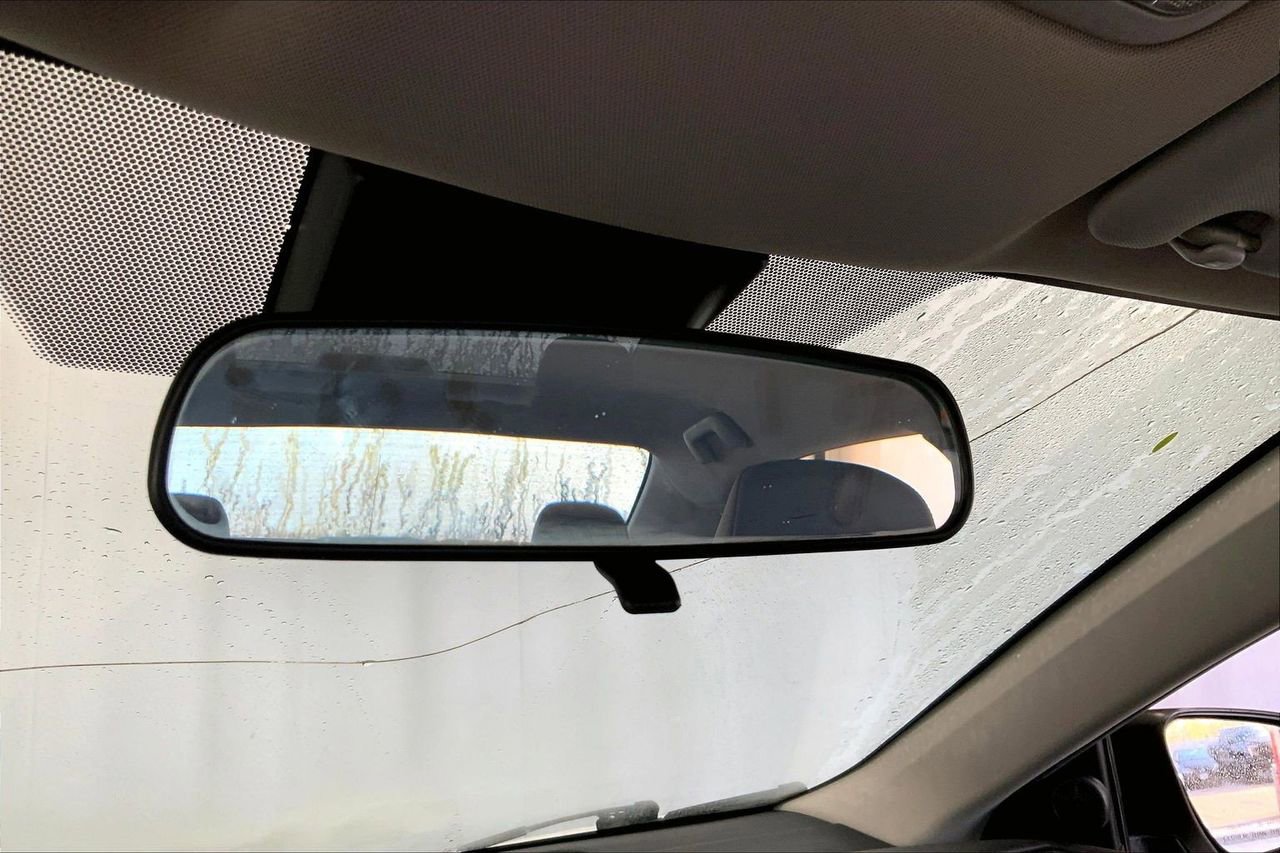 Used 2017 Toyota Corolla LE image 17