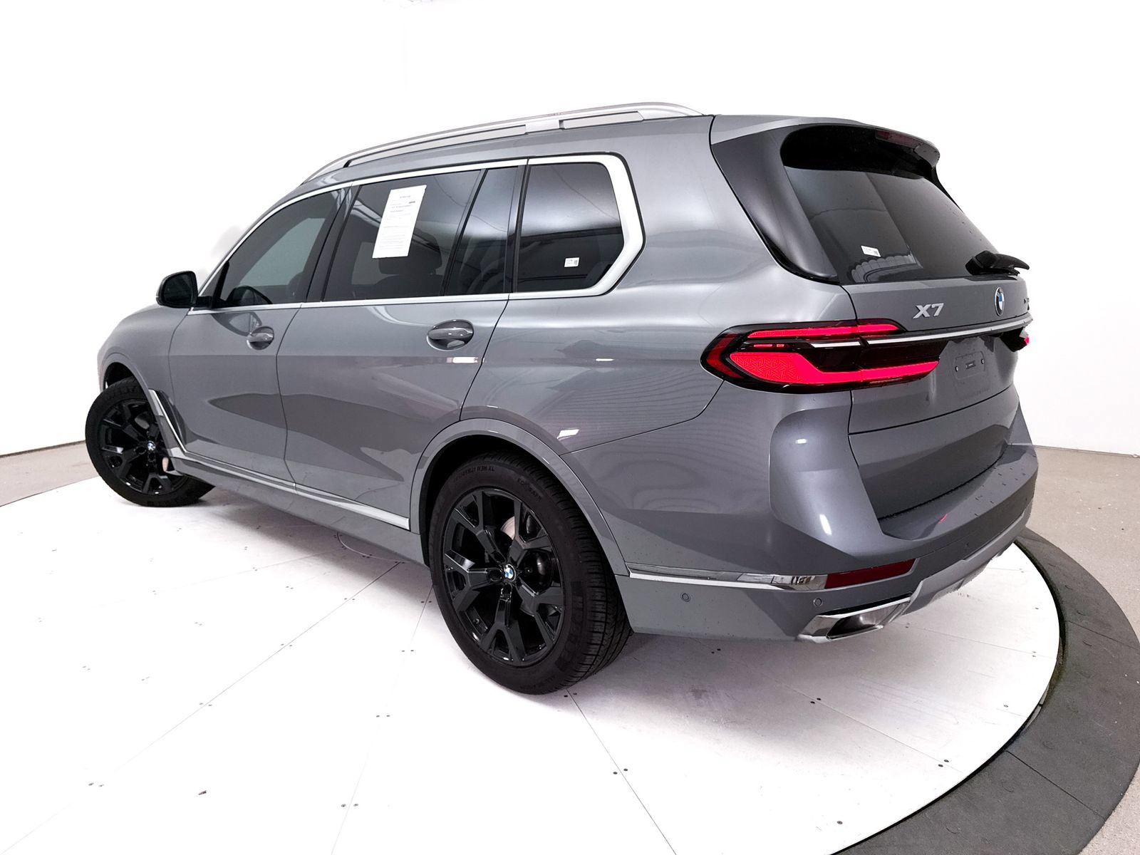 Used 2024 BMW X7 xDrive40i w/ Premium Package AWD/4WD image 2