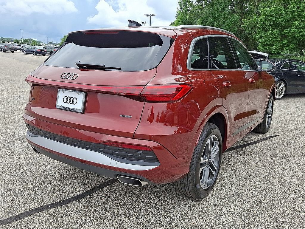 Used 2025 Audi Q5 Premium w/ 19" Wheel Package AWD/4WD image 4