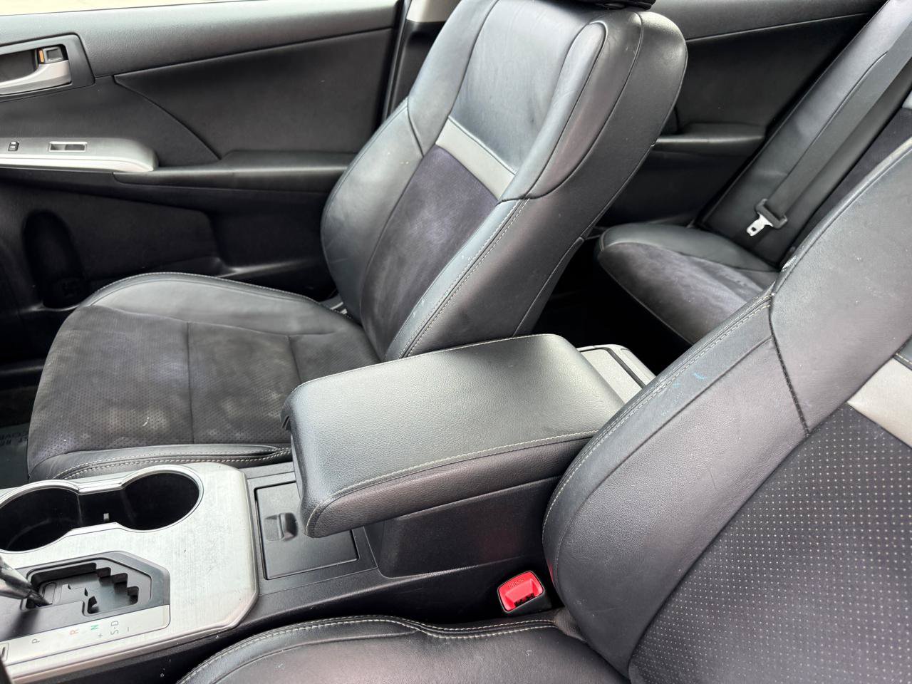 Used 2012 Toyota Camry SE FWD image 25