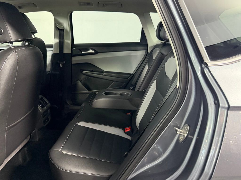 Used 2024 Volkswagen Taos SEL image 25