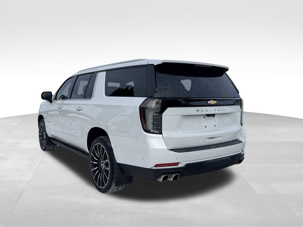 Used 2025 Chevrolet Suburban High Country image 9