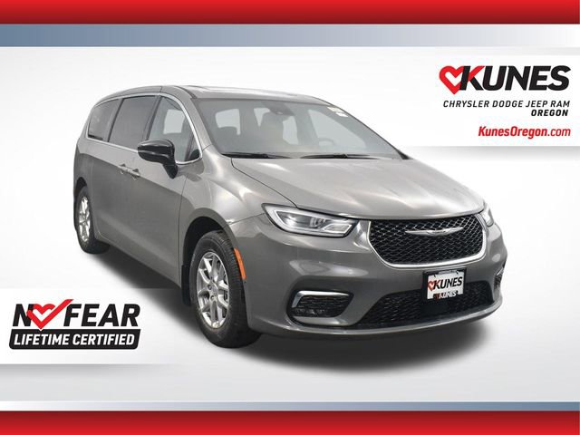 New 2025 Chrysler Pacifica Select image 1