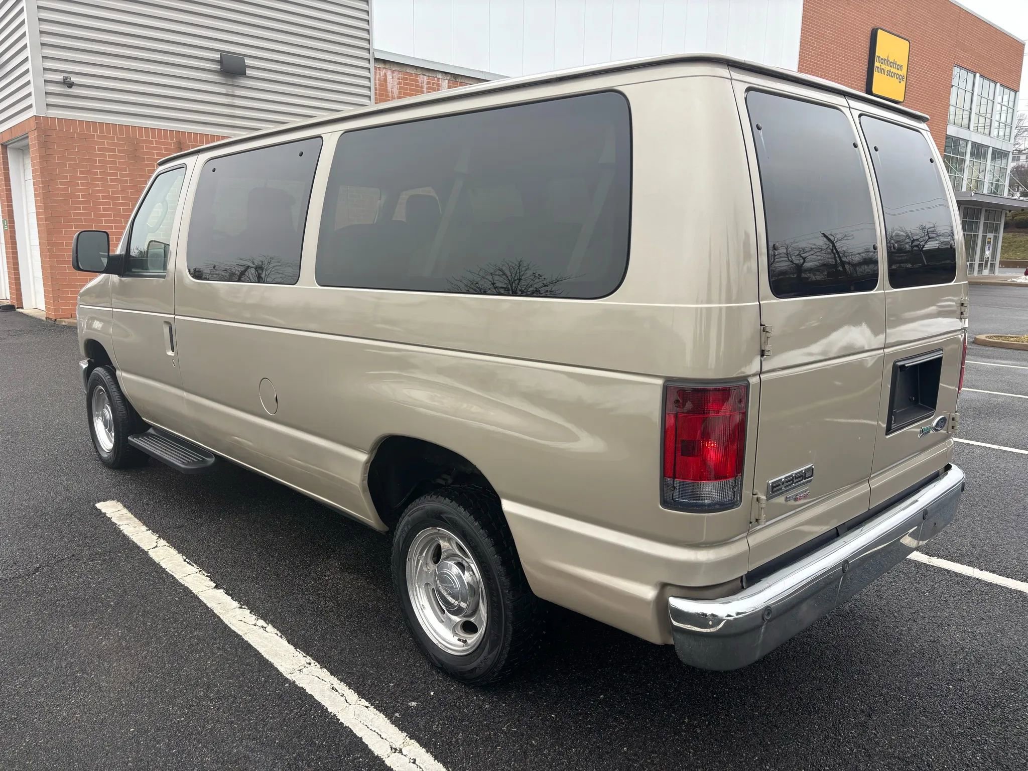 Used 2013 Ford E-350 and Econoline 350 XLT image 5