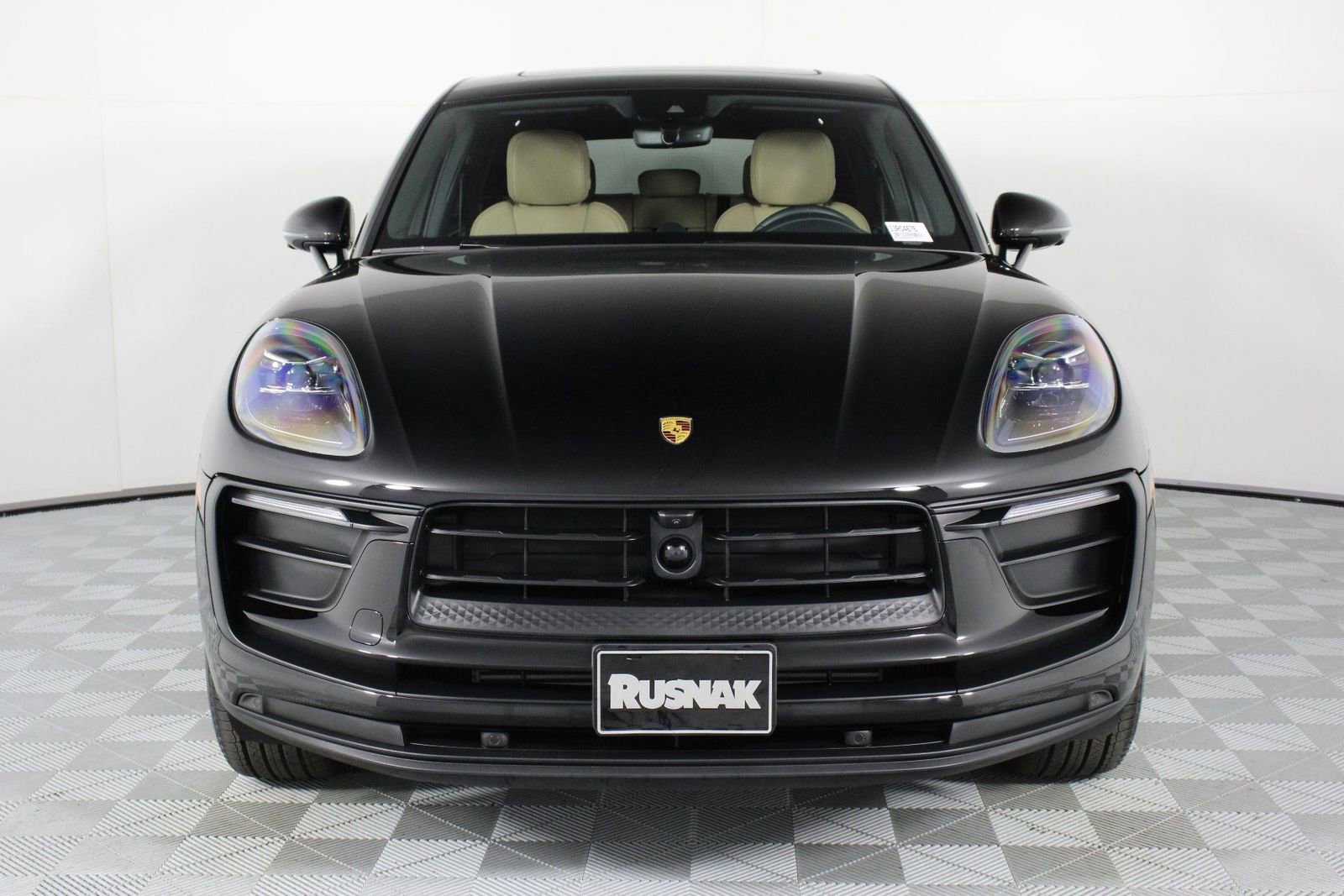 Certified 2025 Porsche Macan image 10