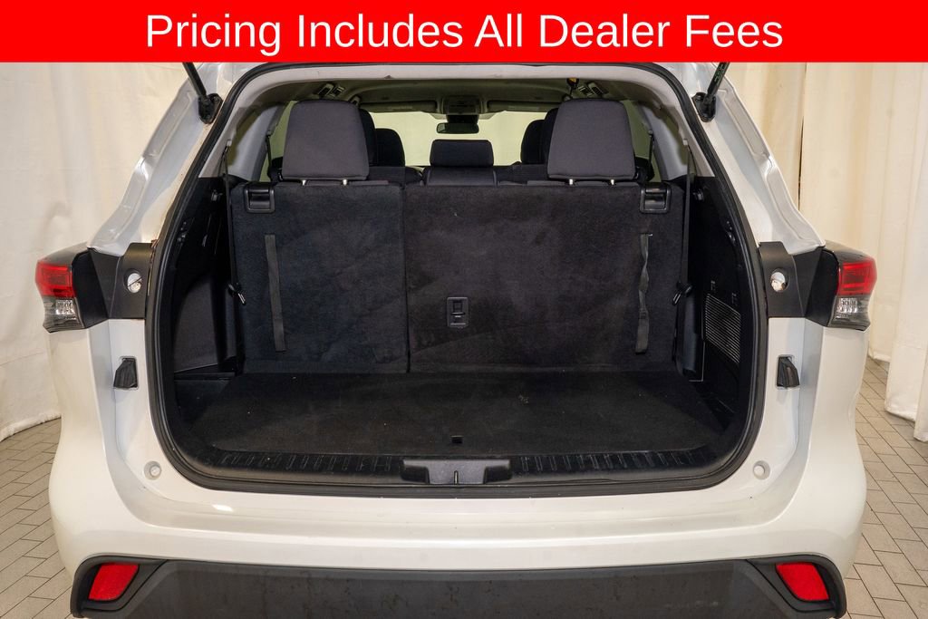 Used 2023 Toyota Highlander L FWD image 5
