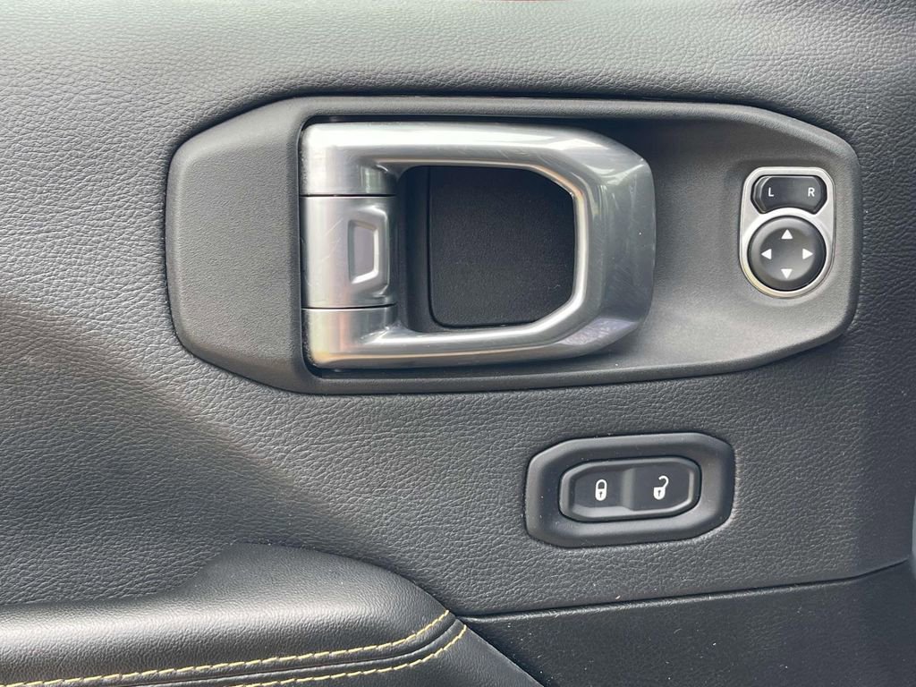 Used 2024 Jeep Wrangler Sahara image 23