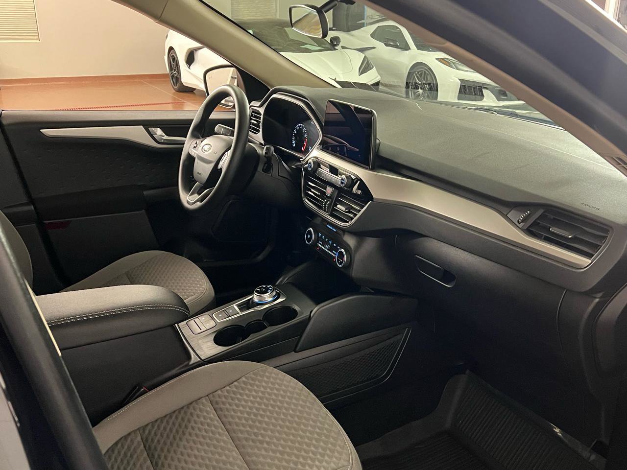 Used 2020 Ford Escape SE image 33