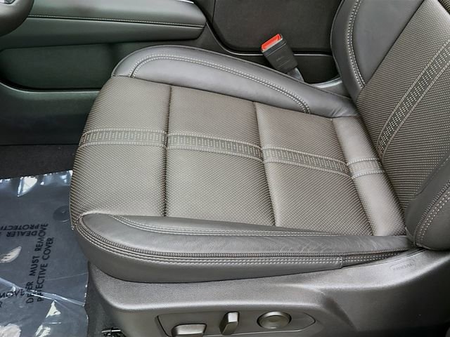 Used 2025 Chevrolet Suburban High Country AWD/4WD image 22