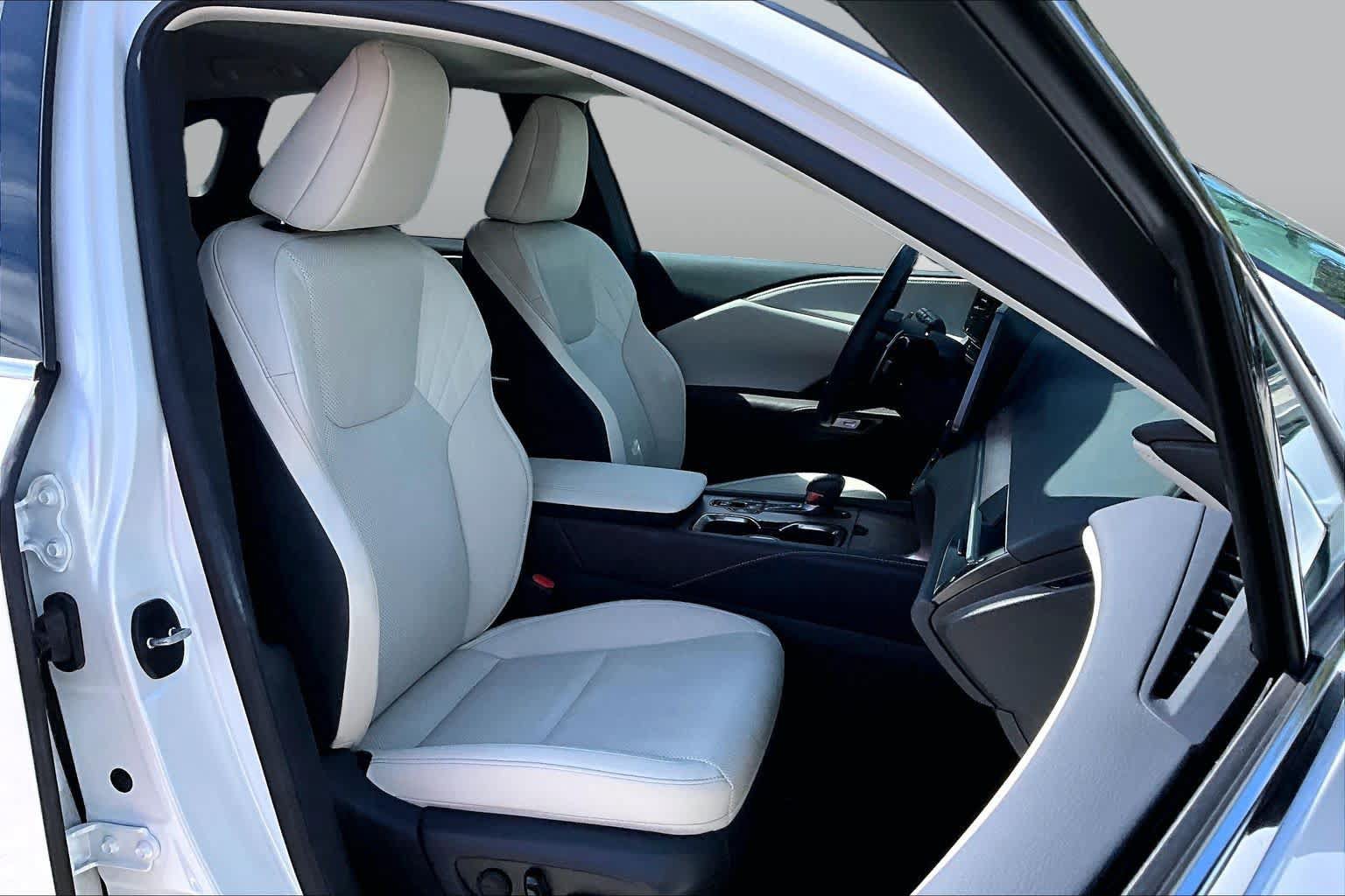 Used 2024 Lexus RX 350 Premium w/ Accessory Package (Z1) FWD image 9
