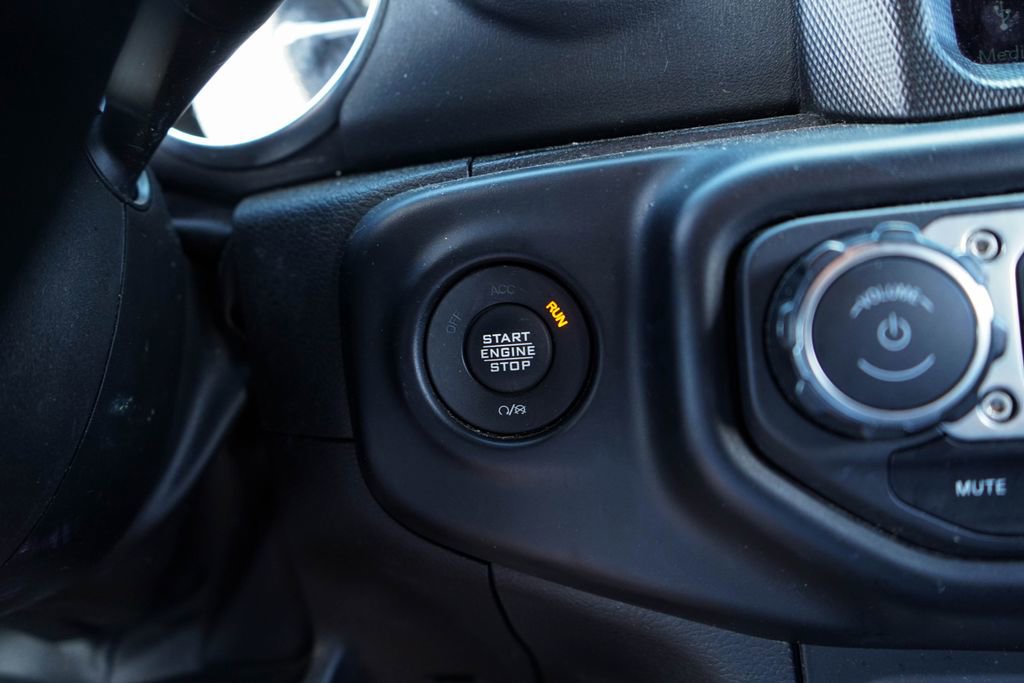 Used 2022 Jeep Wrangler Unlimited Sahara w/ Cold Weather Group image 11