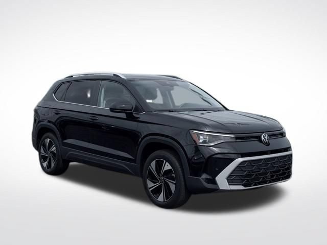 Used 2025 Volkswagen Taos SE AWD/4WD image 4