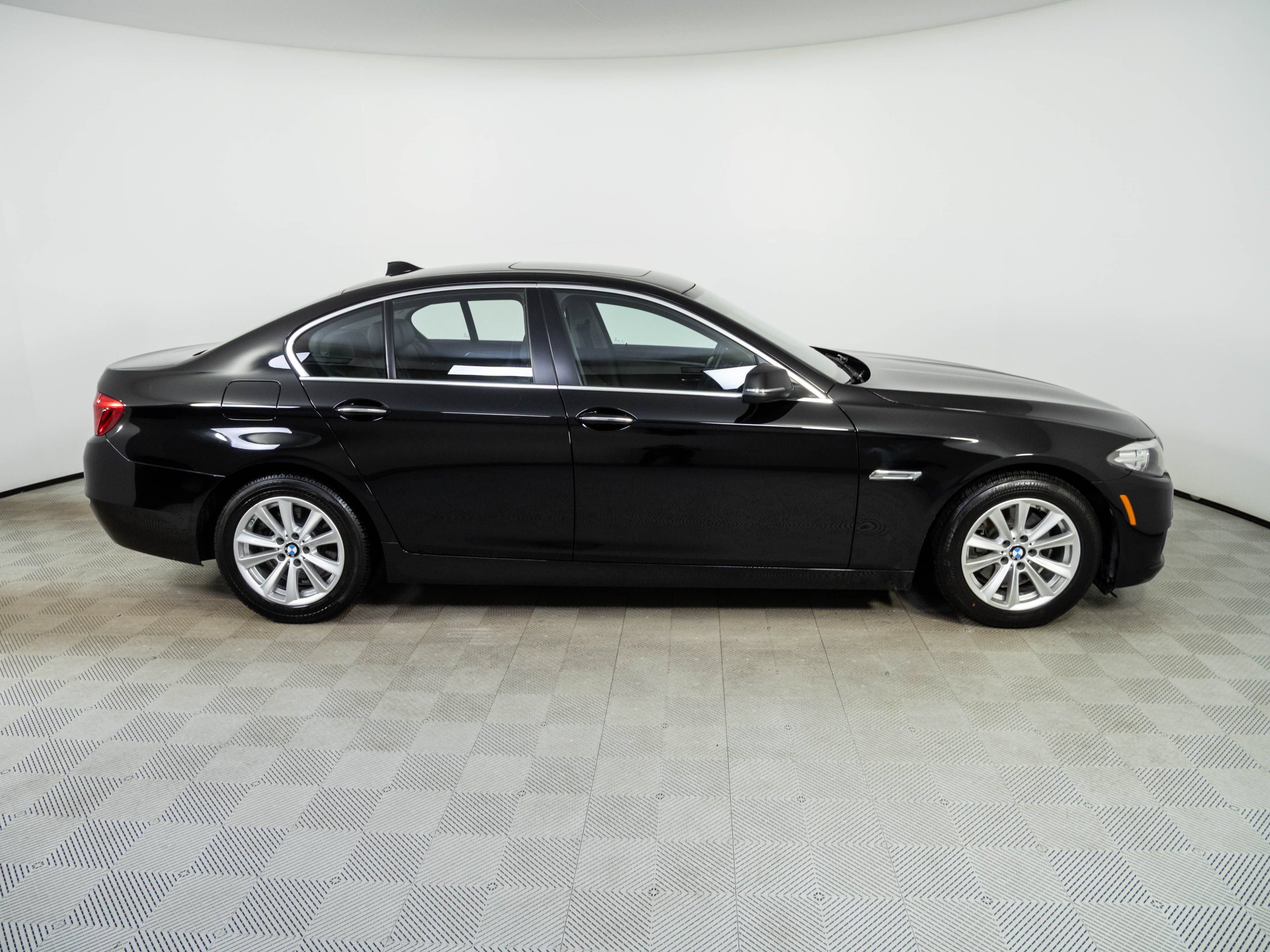 Used 2015 BMW 528i xDrive Sedan AWD/4WD image 26