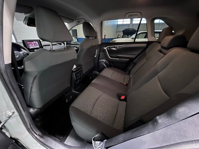 Used 2021 Toyota RAV4 XLE AWD/4WD image 15
