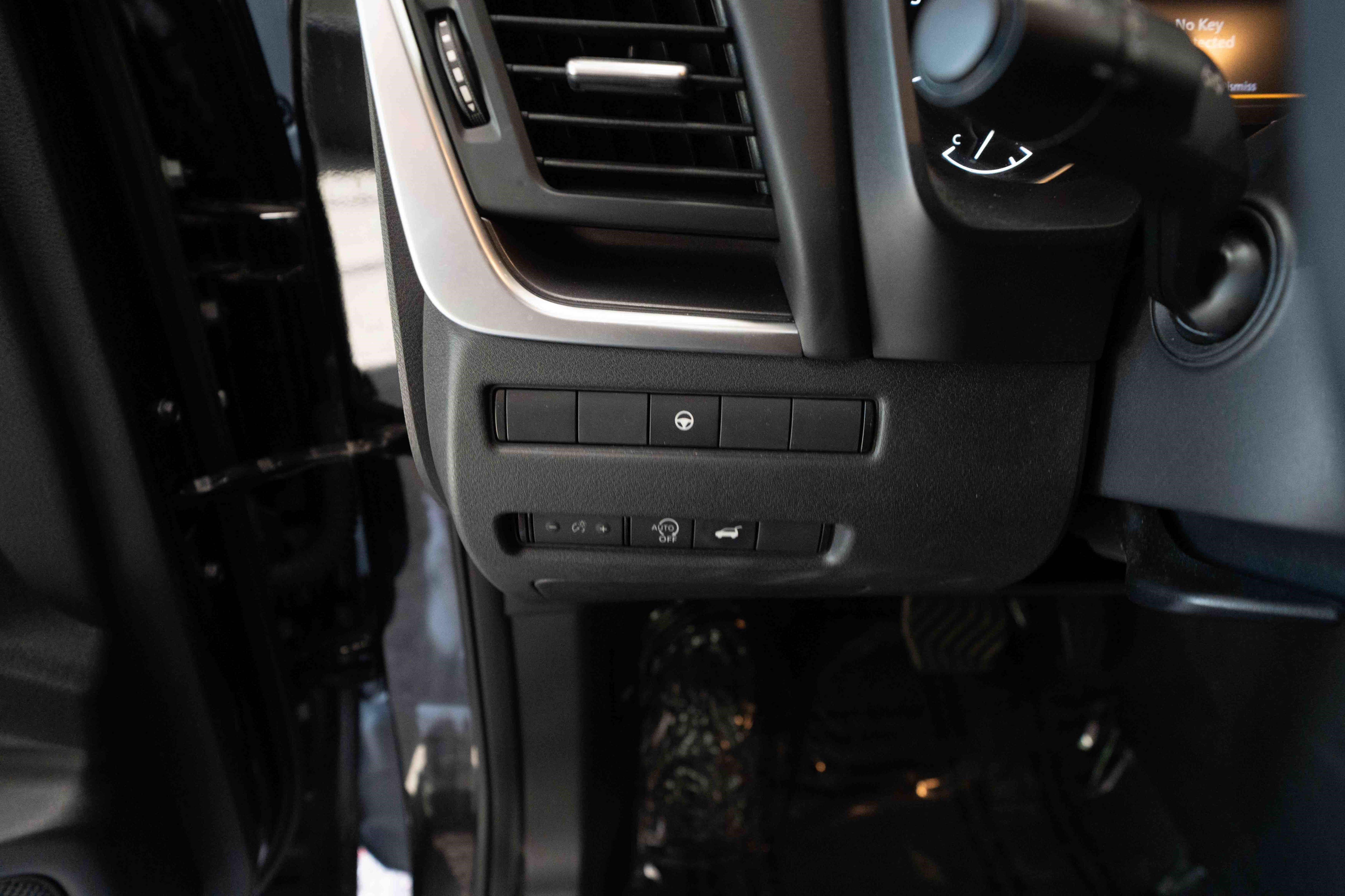 Used 2023 Nissan Rogue SV w/ SV Premium B Package AWD/4WD image 11