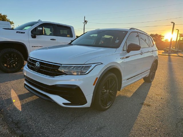 Used 2022 Volkswagen Tiguan SE R-Line FWD image 5