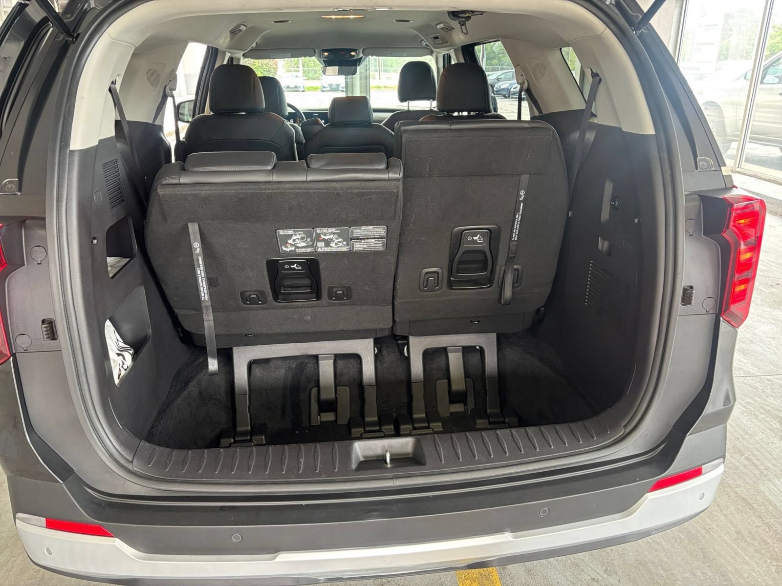 Used 2026 Kia Carnival FWD image 32