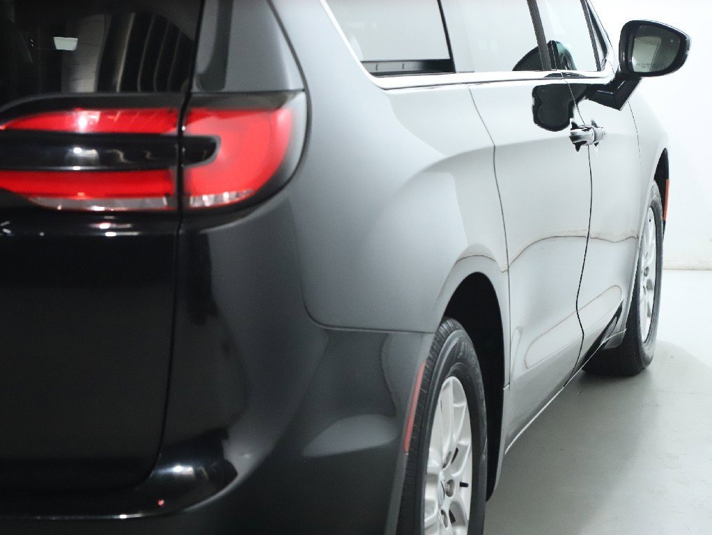 Used 2024 Chrysler Pacifica Touring-L image 45