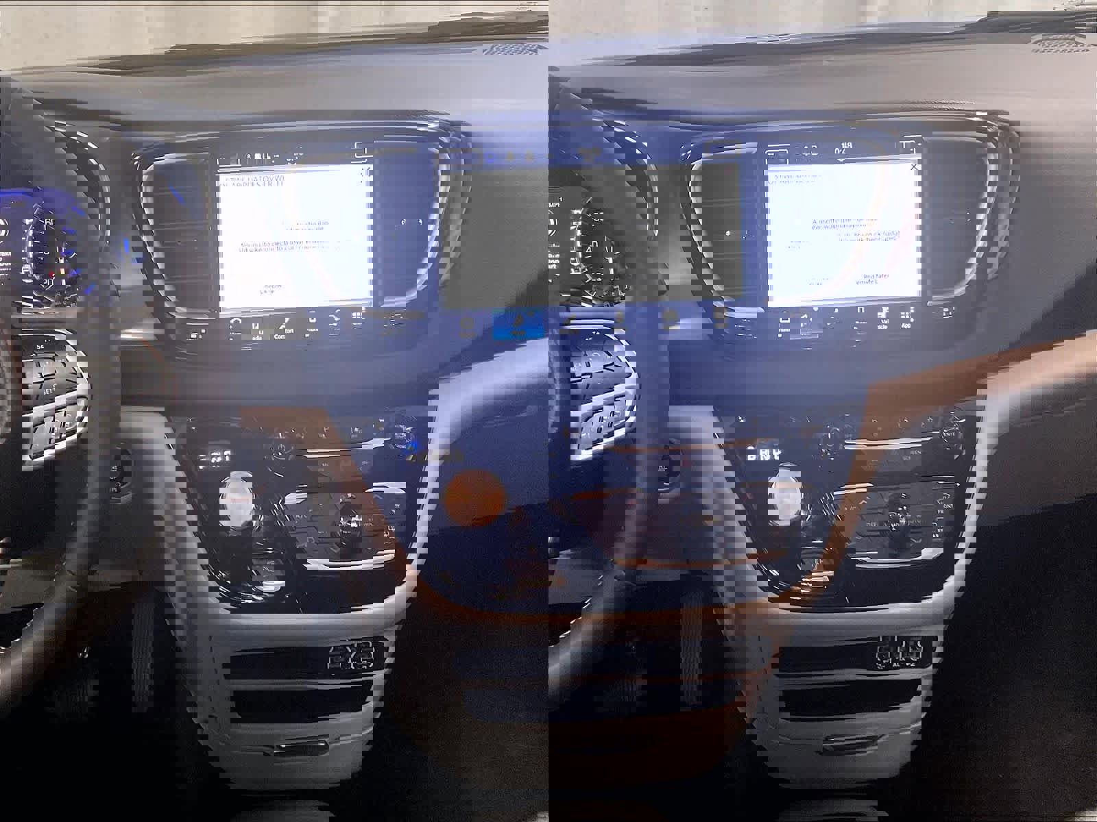 Used 2024 Chrysler Pacifica Touring-L image 19