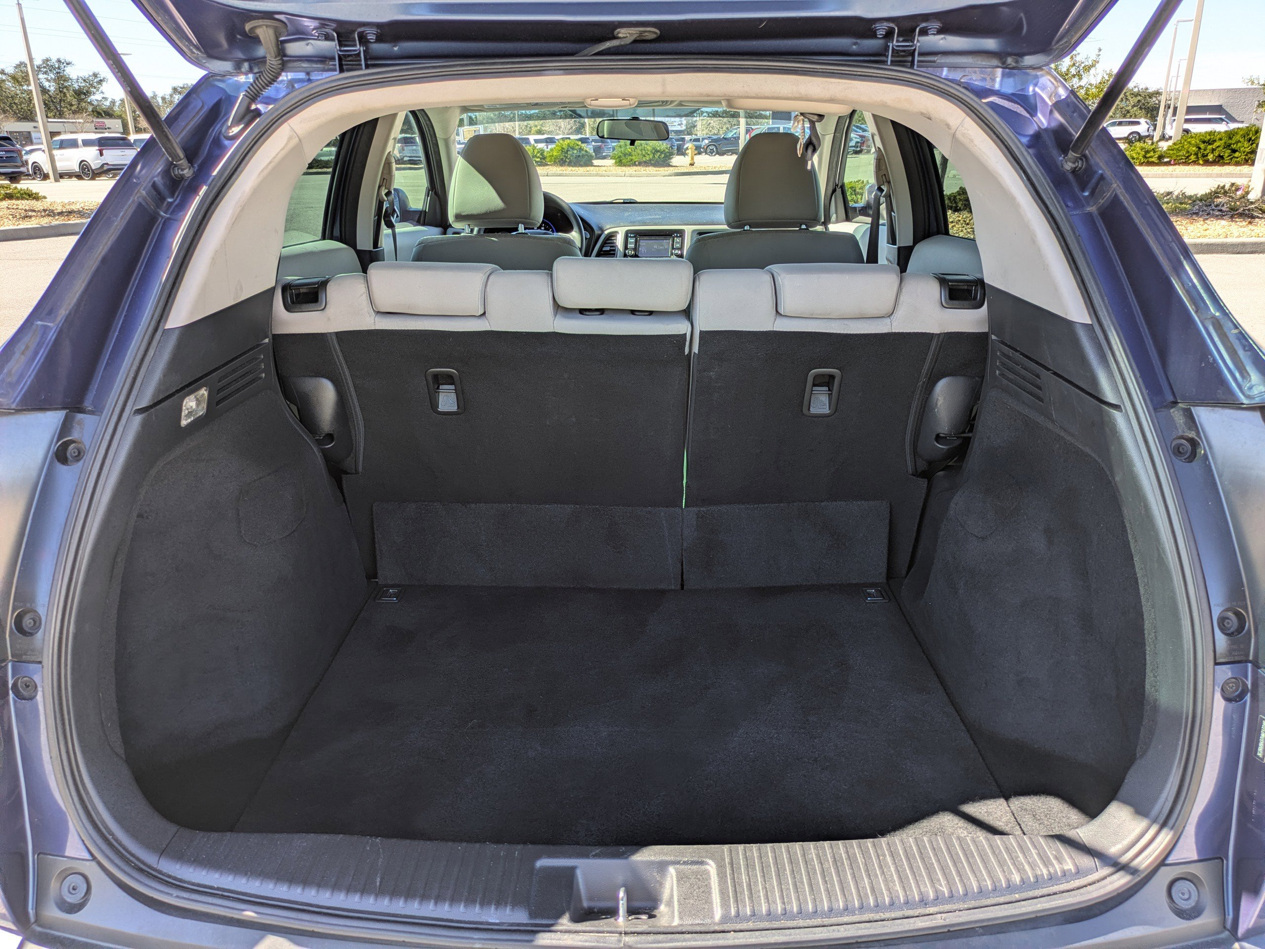 Used 2017 Honda HR-V LX image 12