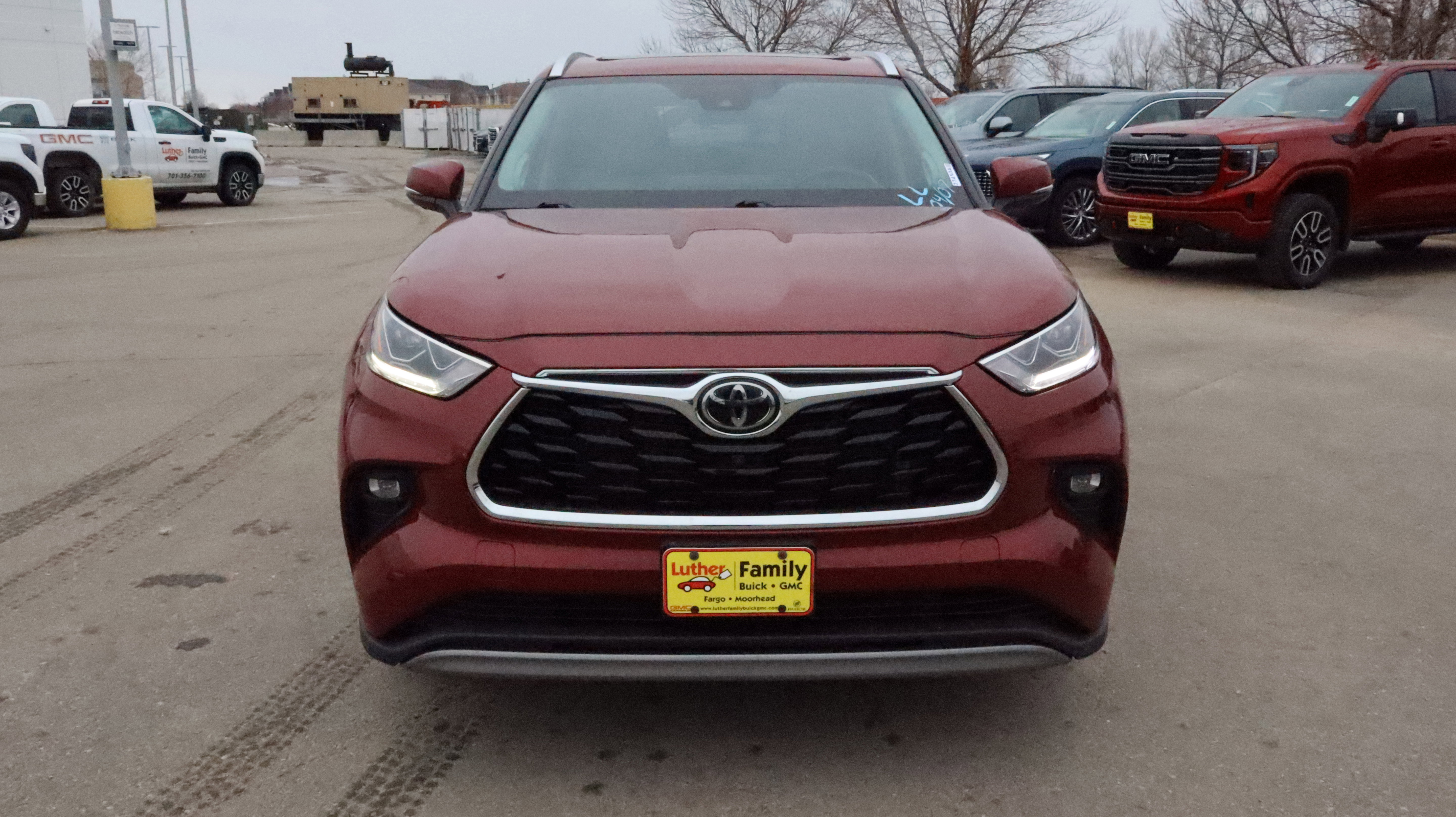 Used 2022 Toyota Highlander Platinum AWD/4WD image 2