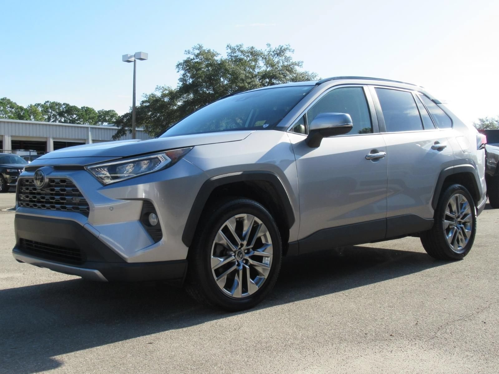 Used 2019 Toyota RAV4 Limited AWD/4WD image 3