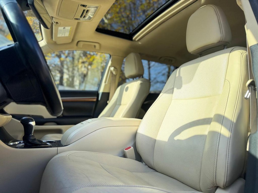 Used 2018 Toyota Highlander Limited image 19