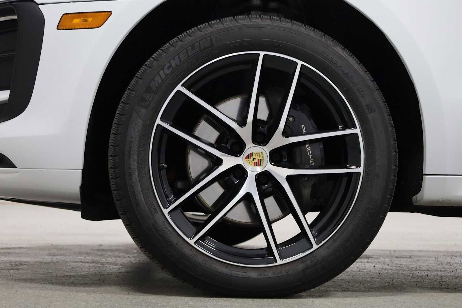 Certified 2023 Porsche Macan Turbo AWD/4WD image 39