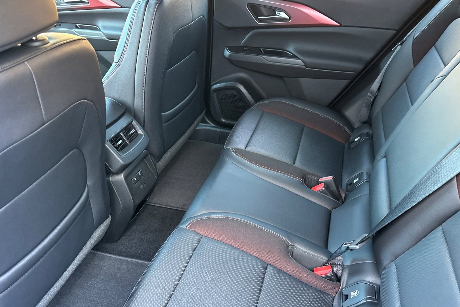 New 2025 Chevrolet Equinox EV RS w/ Active Safety Package 3 AWD/4WD image 12