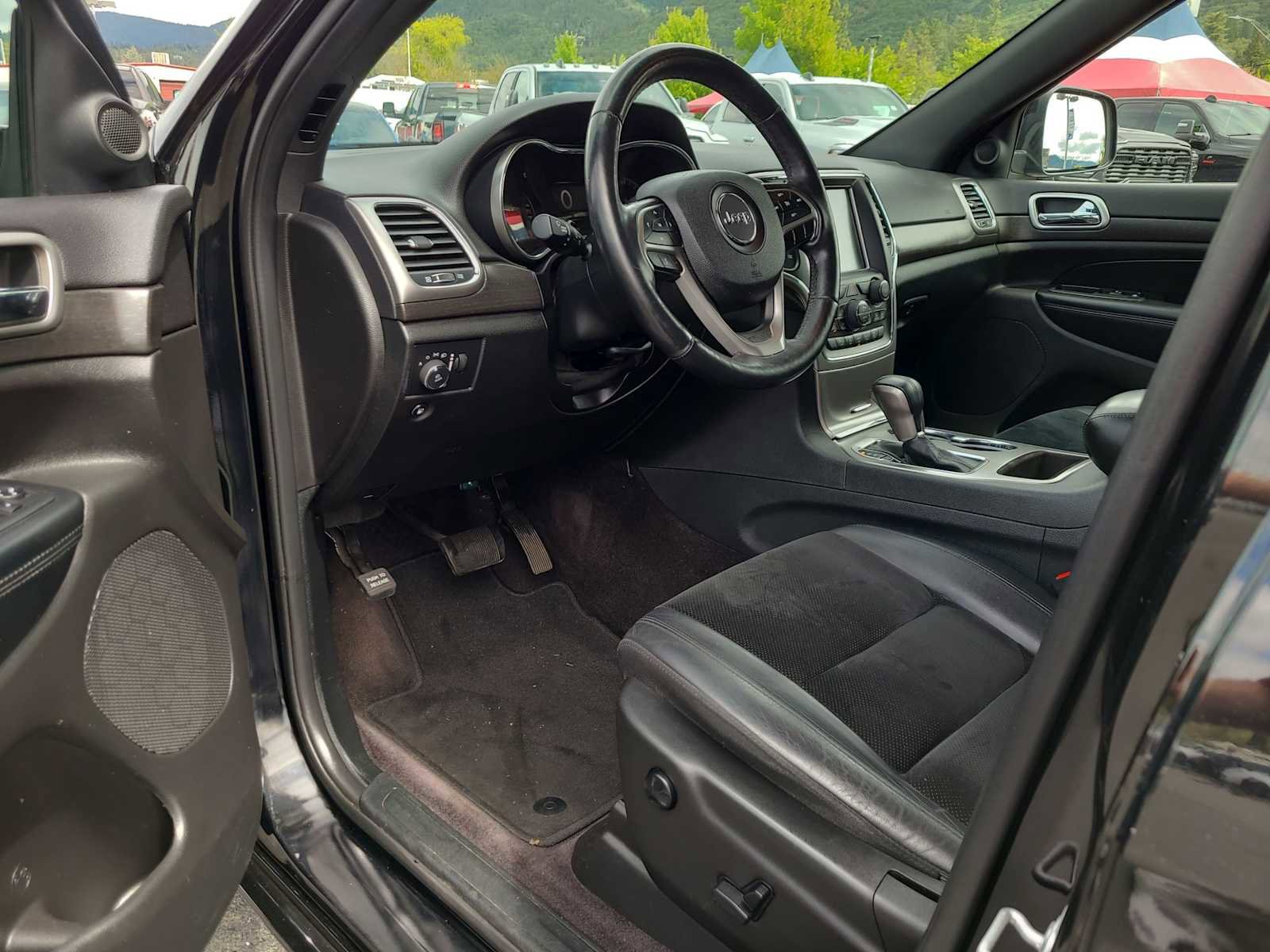 Used 2017 Jeep Grand Cherokee Altitude image 10