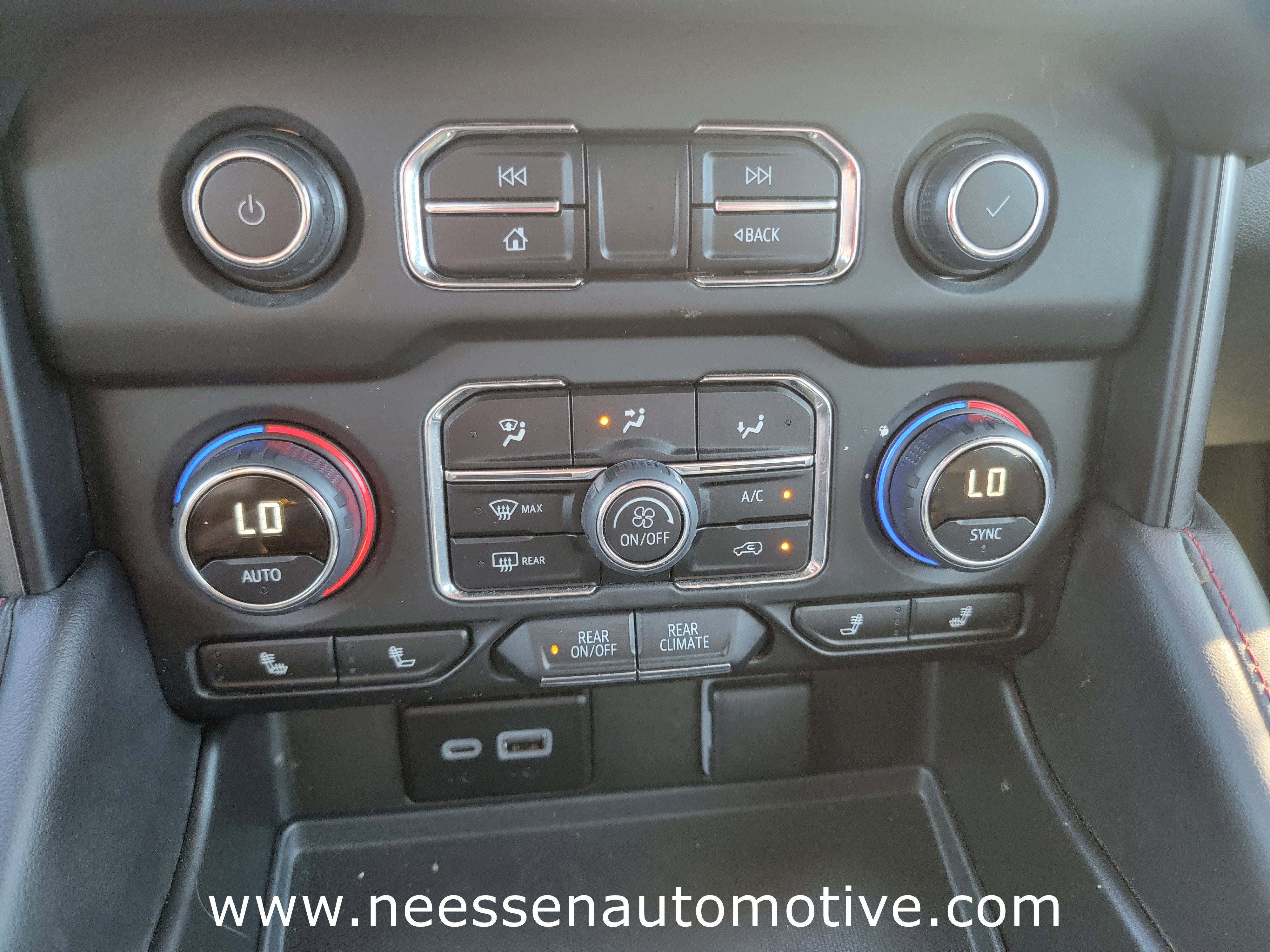 Used 2023 Chevrolet Suburban RST w/ Luxury Package image 25