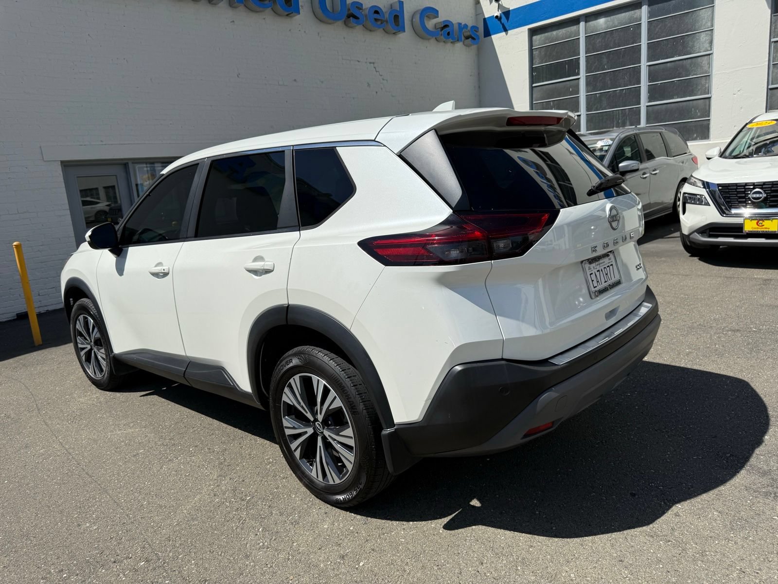 Used 2023 Nissan Rogue SV FWD image 3