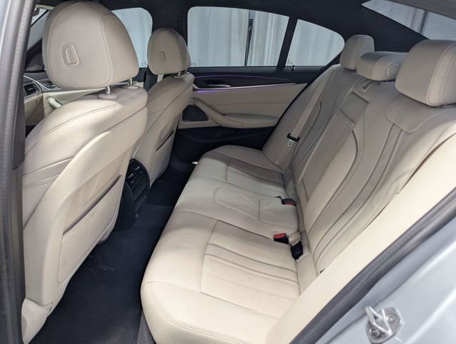 Used 2021 BMW 530i w/ Premium Package RWD image 9