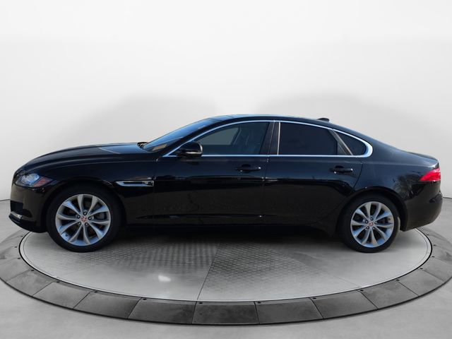 Used 2020 Jaguar XF Premium image 2