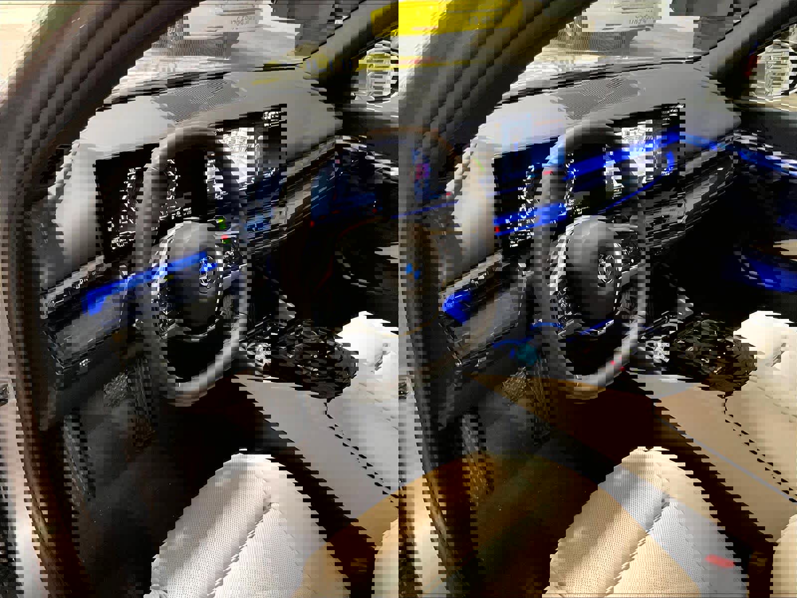 Used 2024 BMW 540i xDrive w/ Convenience Package image 8