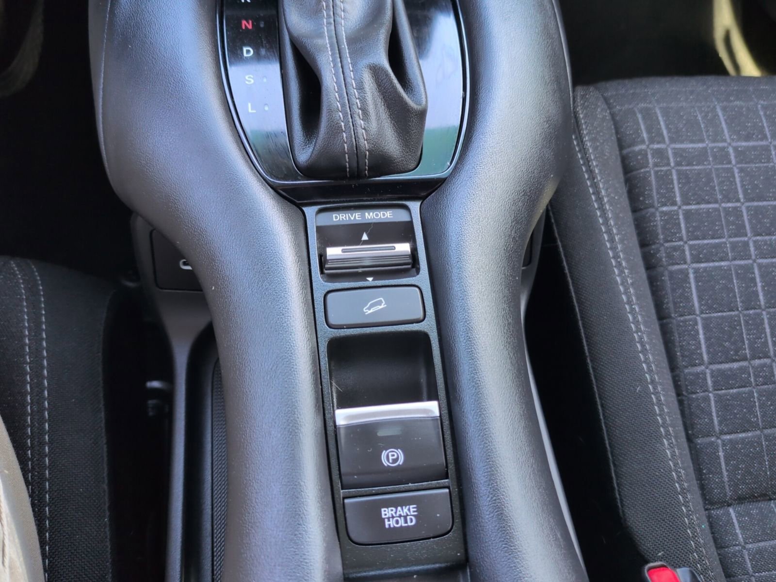 Used 2025 Honda HR-V LX image 24