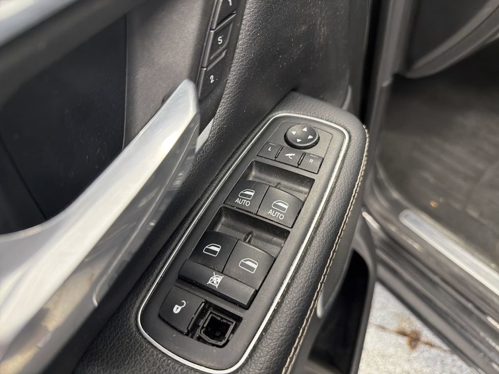 Used 2019 RAM 1500 Laramie AWD/4WD image 29