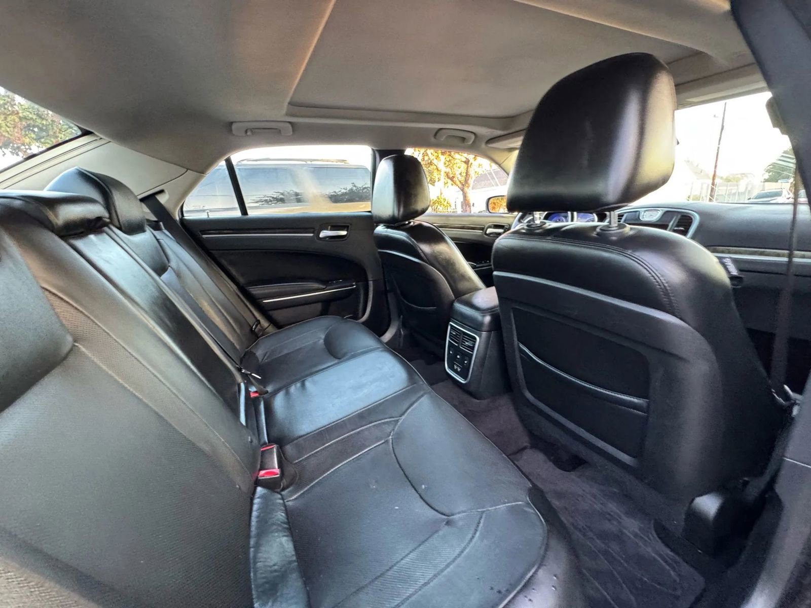 Used 2017 Chrysler 300 C RWD image 20