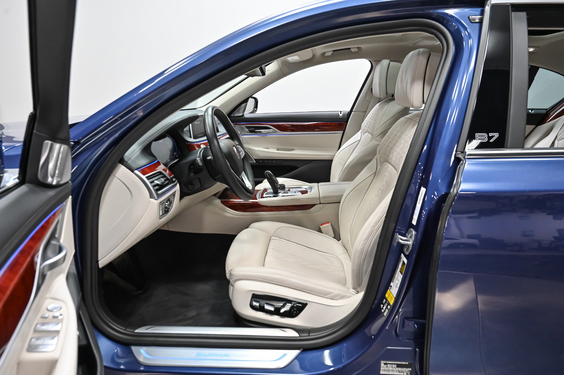 Used 2022 BMW ALPINA B7 xDrive w/ Luxury Rear Seating Package image 25