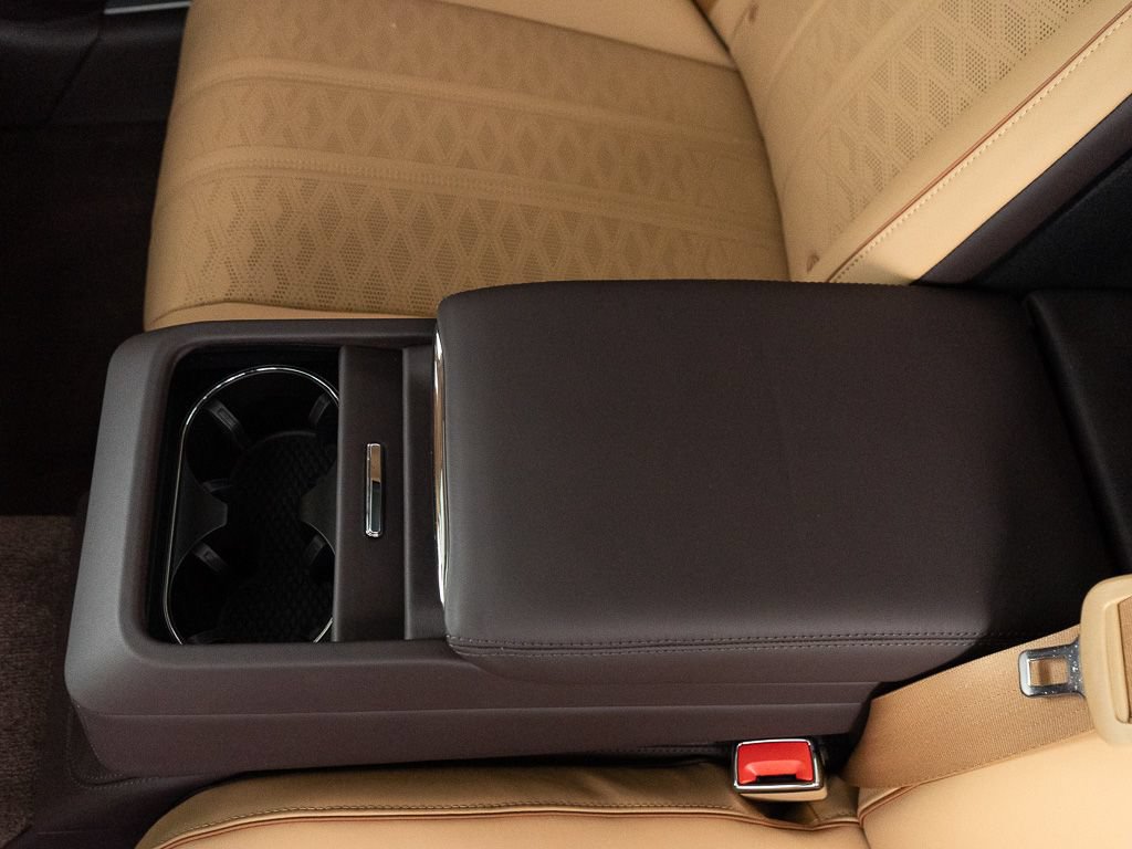 Used 2025 Bentley Flying Spur Plug-In Hybrid AWD/4WD image 27