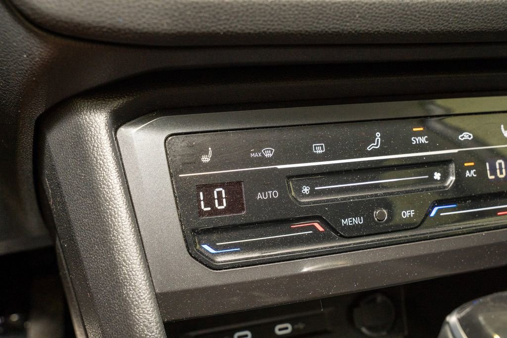 Used 2023 Volkswagen Tiguan SE image 14