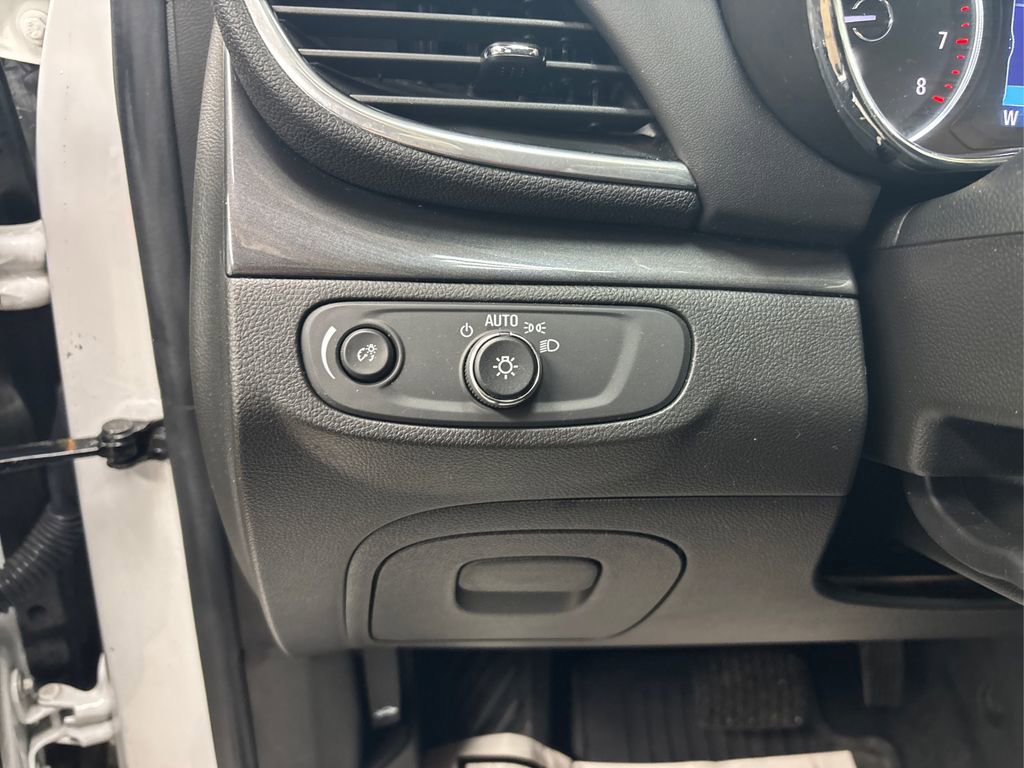 Used 2022 Buick Encore Preferred w/ Safety Package image 34