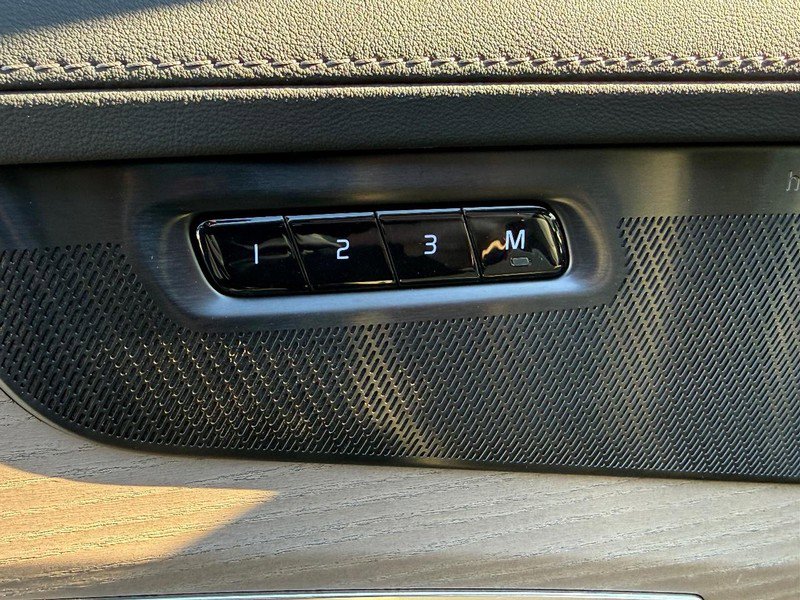 New 2026 Volvo XC90 B6 Plus w/ Protection Package Premier image 11