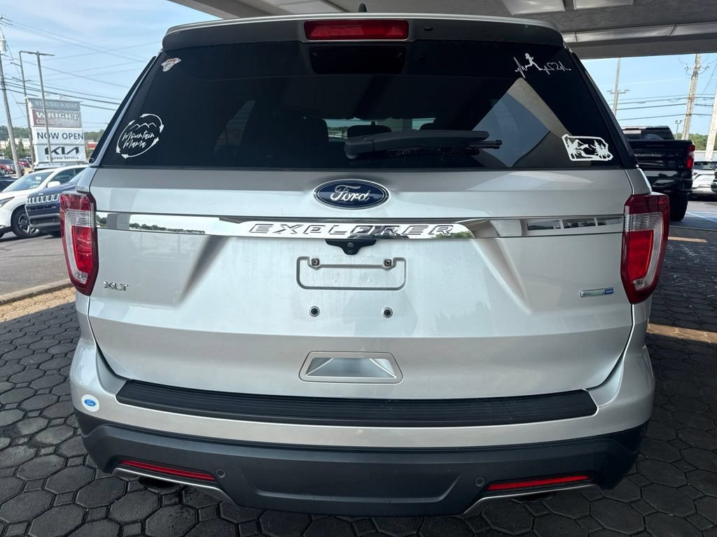 Used 2018 Ford Explorer XLT AWD/4WD image 7