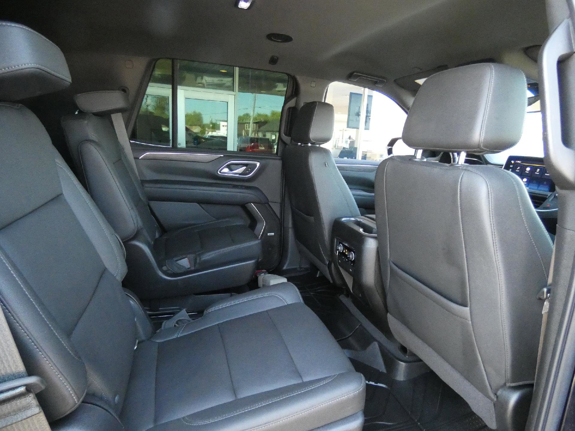 Used 2022 Chevrolet Tahoe Z71 w/ Luxury Package AWD/4WD image 16