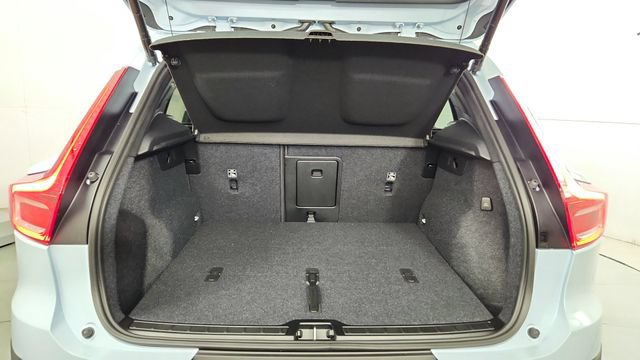 New 2026 Volvo XC40 B5 Plus w/ Protection Package Premier AWD/4WD image 37